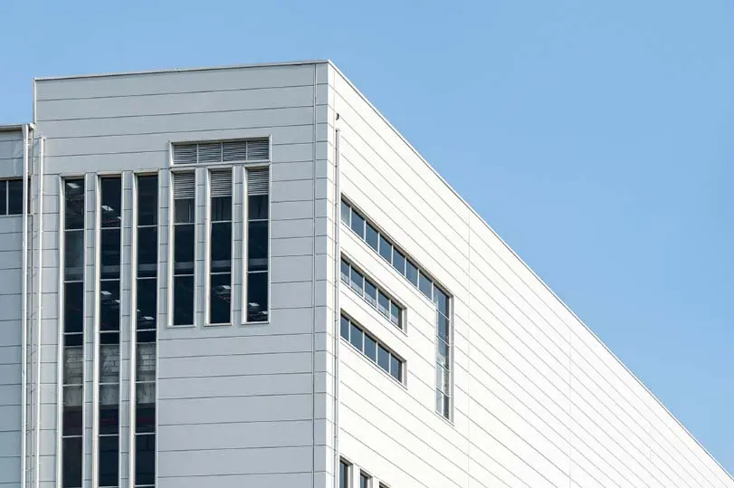 رياح عاتية تقترب. كيف نحل مشكلة حماية المباني؟ رياح عاتية تقترب. كيف نحل مشكلة حماية المباني؟