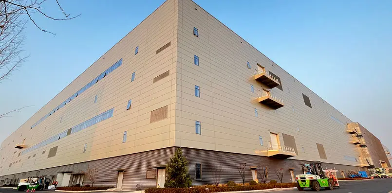 جدار ستارة معدني بأربعة ألسنة وأخدود - الخيار المفضل للجدران الخارجية الصناعية الذكية عالية الجودة